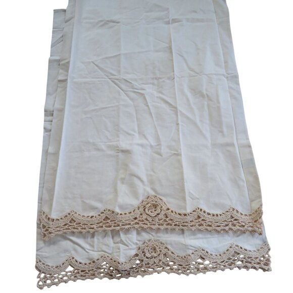 Vintage Pair of 2 Beige Cotton Pillowcases Crochet Lace Trim Standard 20x31 NEW - Picture 7 of 11